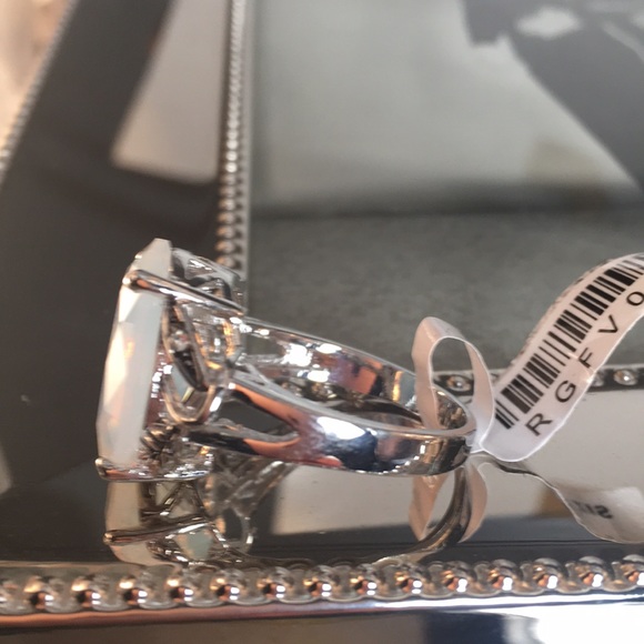 Beautiful Genuine Moonstone Ring - Picture 4 of 5